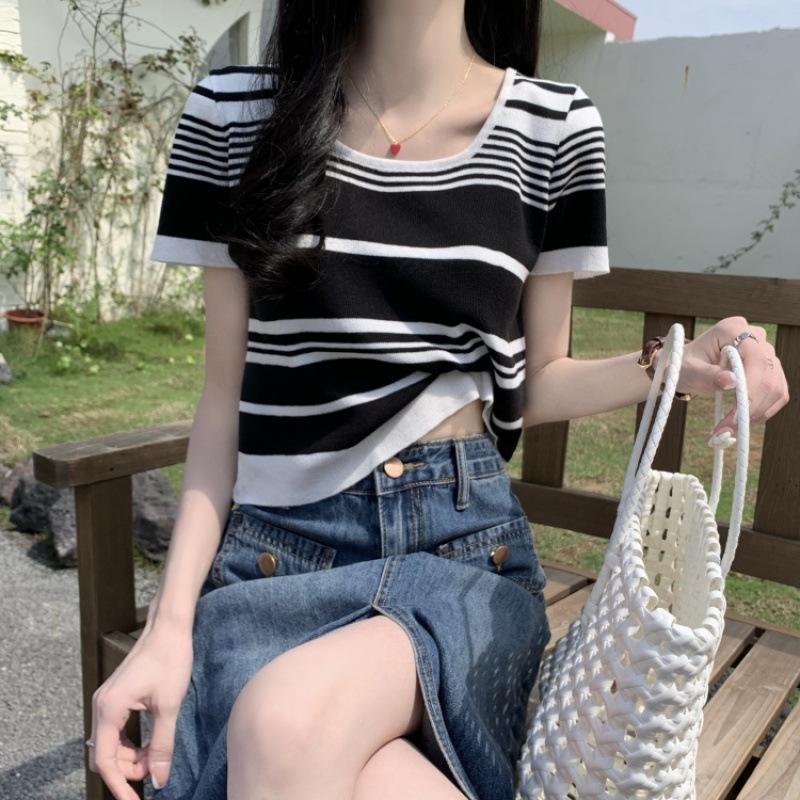 

Модный трикотаж с большим круглым вырезом в полоску, летний дизайн, короткие топы с короткими рукавами, повседневные летние базовые вещи, комфорт и стиль, облегающие свитера, футболки One size белый