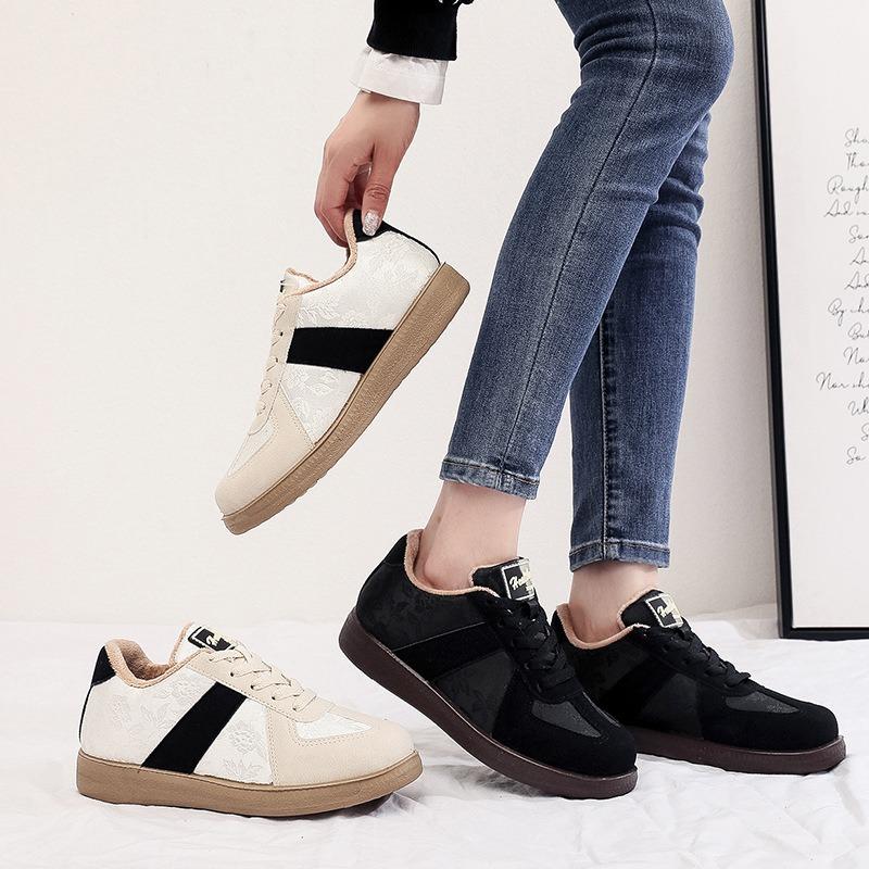 New winter two cotton shoes women's casual sports board shoes retro trend comfortable and comfortable piled thickened white shoes