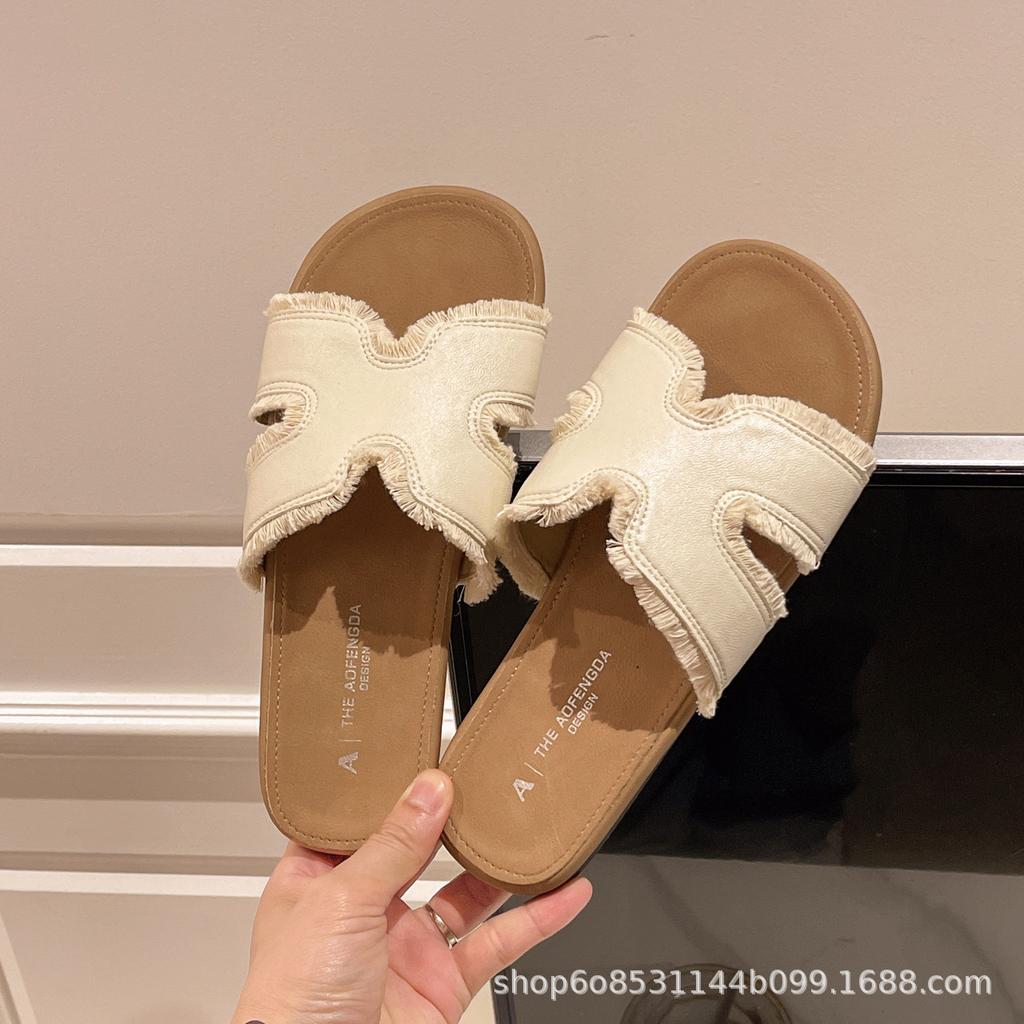 Flat bottom one-word shoes women's summer wear 2025 new models with skirts French casual versatile Internet celebrity fringed cool slippers