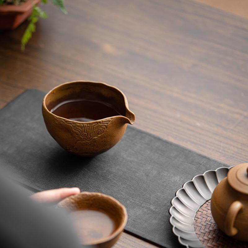 Sauce glaze coarse pottery fair cup, retro ceramic tea dispenser, Japanese kung fu tea set, tea sea tea ceremony accessories