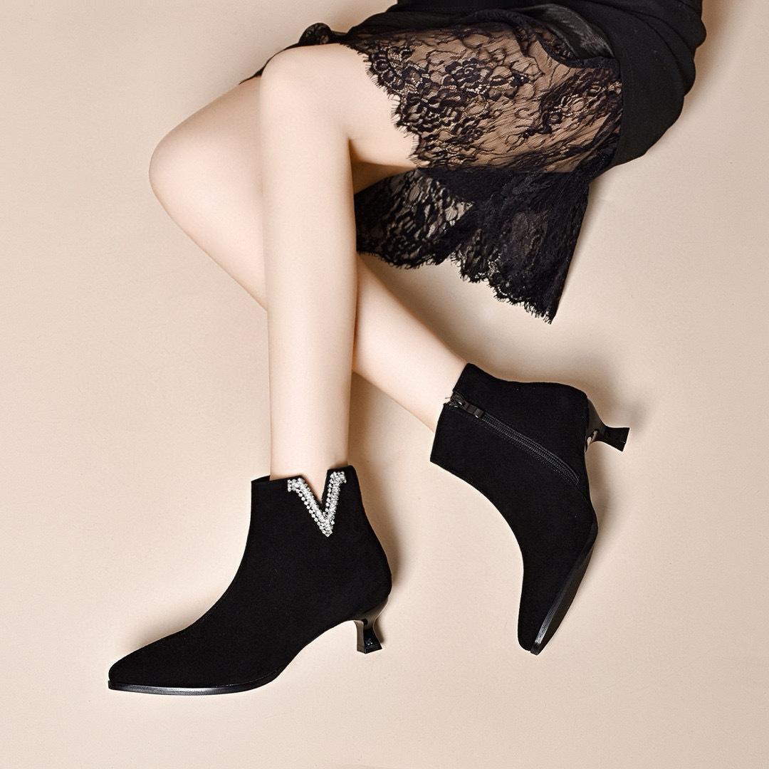 

Остроносые короткие ботинки женские осенне-зимние новые тонкий каблук ботильоны со стразами черная овчина кошка и женские модные ботинки 41