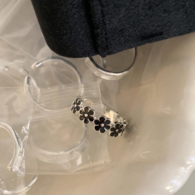 Black Drip Glaze Flower Ring Female Ins Sweet Cool Wind Simple Personality Unique Design Opening Finger Ring Casual Everyday Dainty Minimalist Ring
