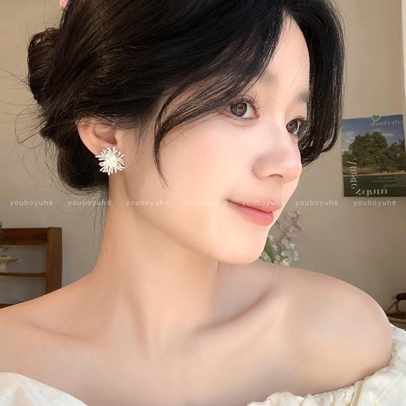 Luxurious Seaside Fireworks Stud Earrings: High-End Design, Versatile for Daytime Travel