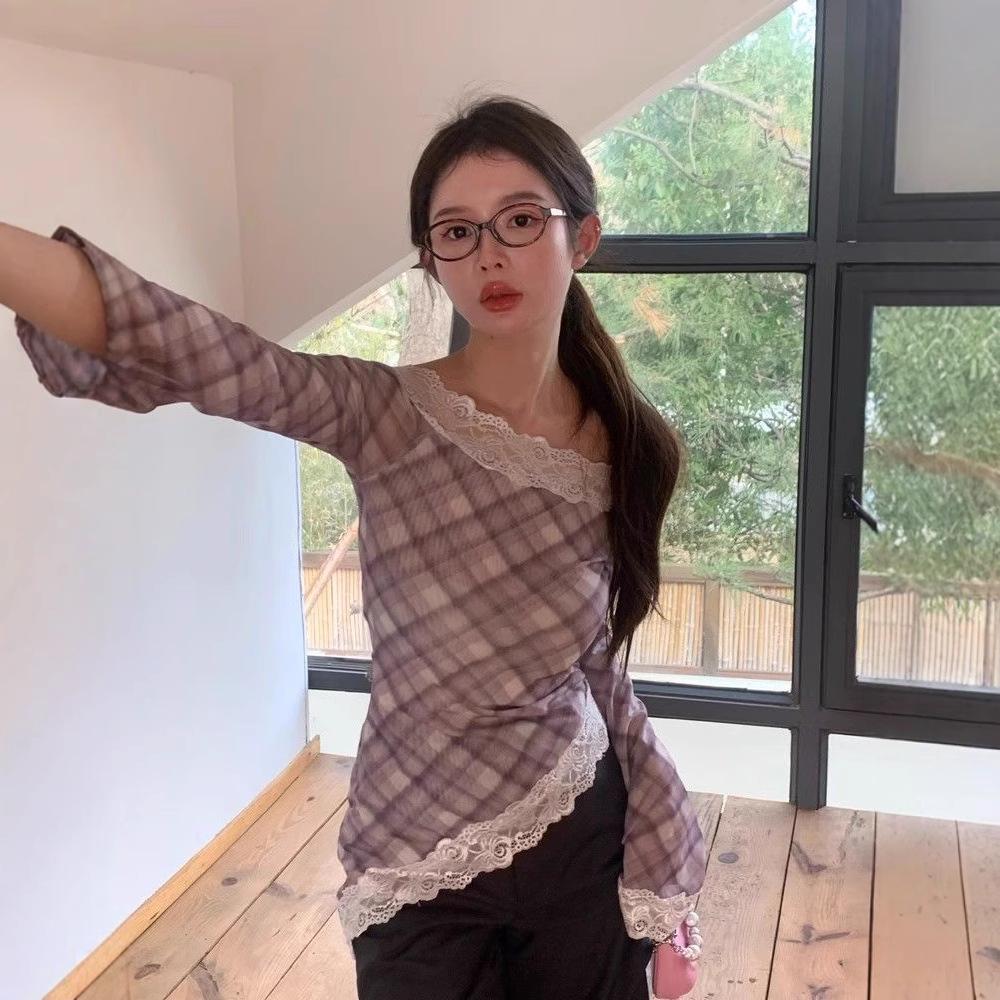 Dreizehn Zeilen 2025 Frühling Karomuster Spitzenbesatz Einseitige Schulter Langarm Oberteil für Damen