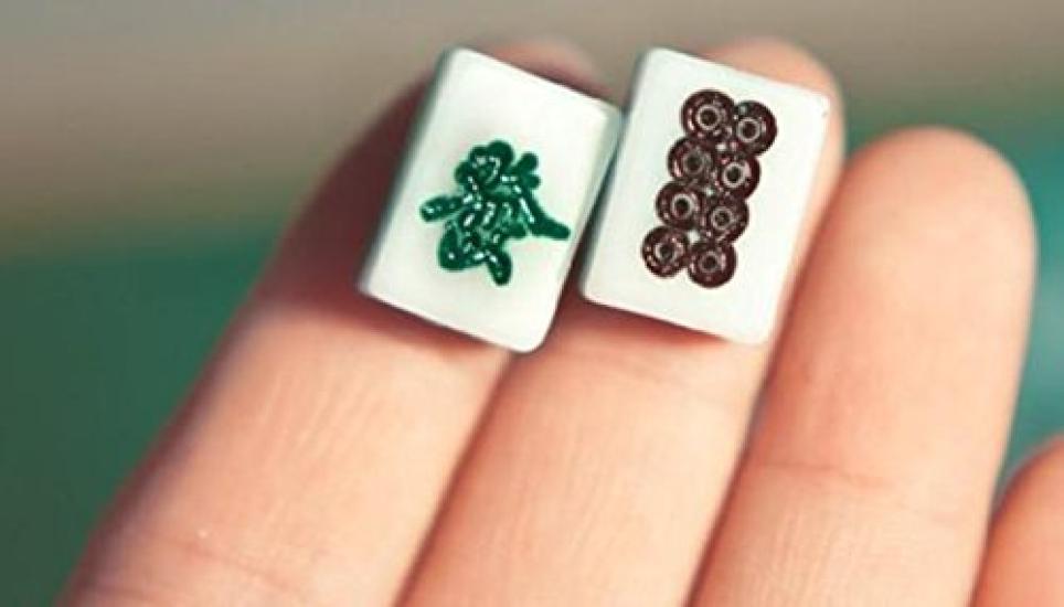 Mini Set Mahjong Completamente Portatile e Facilmente Pieghevole Tavolo con Bastoncini per Punteggio Inclusi - Porta,