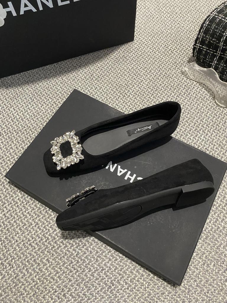 Late evening wind black light mouth flat-soled single shoes women's shoes 2025 French rhinestone temperament silver versatile commuter shoes