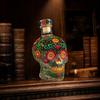Garrafa de Vidro em Formato de Caveira com Design Embutido de Padrão Floral e de Coração Decorativo e Rolha de Cortiça para Armazenamento e Exibição de Bebidas Alcoólicas