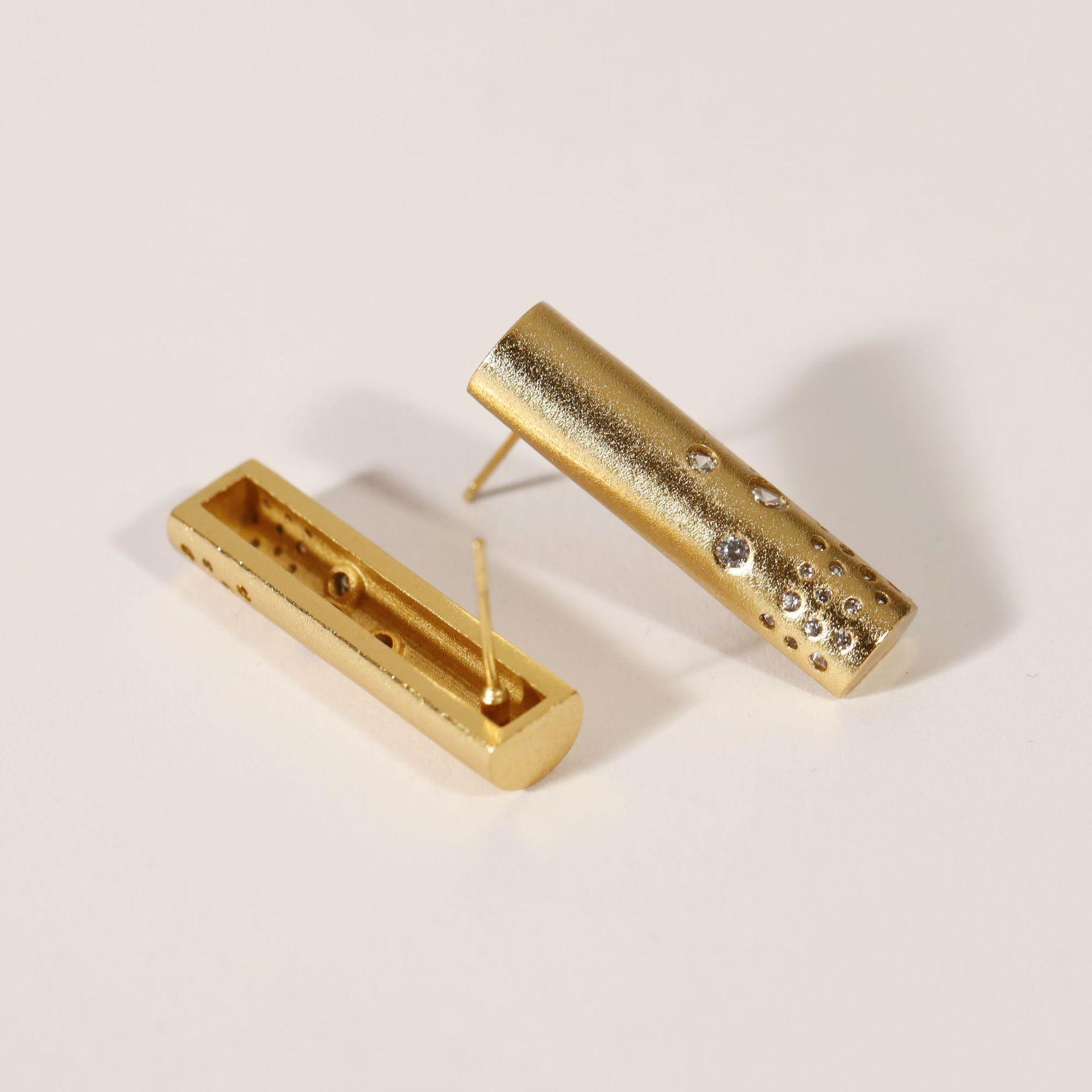 

Gold hoop~ K-plated gold matte zircon stud earrings quality light luxury high-end earrings women s personality niche earrings