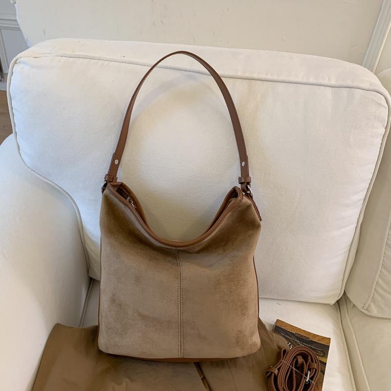 Stylish commuter large-capacity tote bag women's 2025 autumn new suede retro fashion casual shoulder bag bag