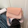 Lyxig Trendig Axelväska med Texturerad Bred Rem - 2025 Nytt Mode Crossbody