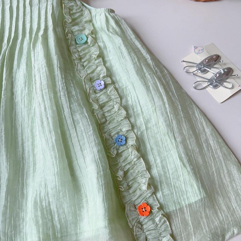 Süßes Sommer-Mädchenkleid mit frischem Wald-Button-Rüschen-Träger