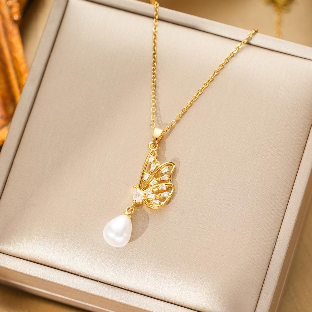 

Новый дизайн - сенсорный циркон, инкрустированный полукруглой бабочкой с имитацией жемчуга, ожерелье, серьги, комплект ювелирных изделий