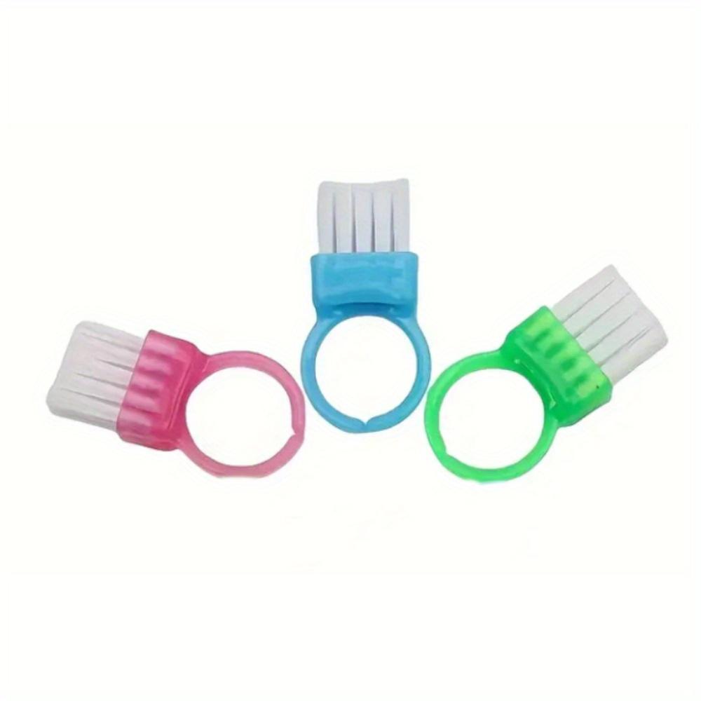 

3-Piece Mini Finger Clip Dust Brushes Easy Handle Nail and Jewelry Cleaning Tools for Nail Art Personal Manicure Care