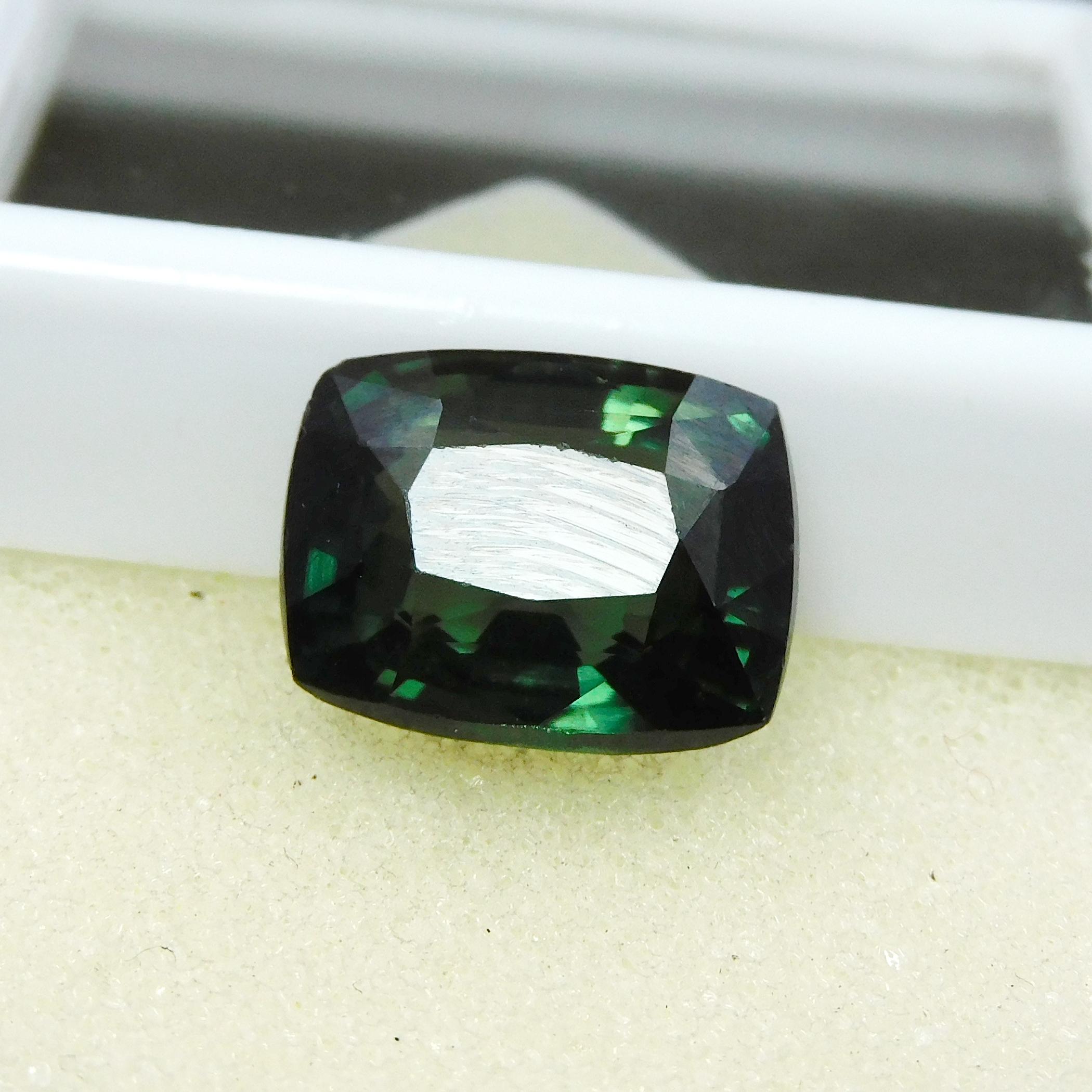 

Natural Green Sapphire 10.8ct Cushion Cut Certified Loose Gemstone 13.8 mm approx зелений