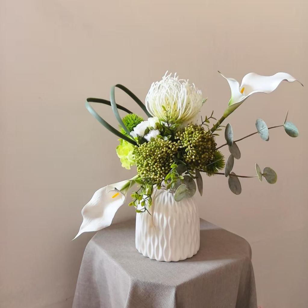 M442 White & Green Handheld Bouquet: Simulation Flower Props for Photography, Travel, Wedding, and Home Decor.