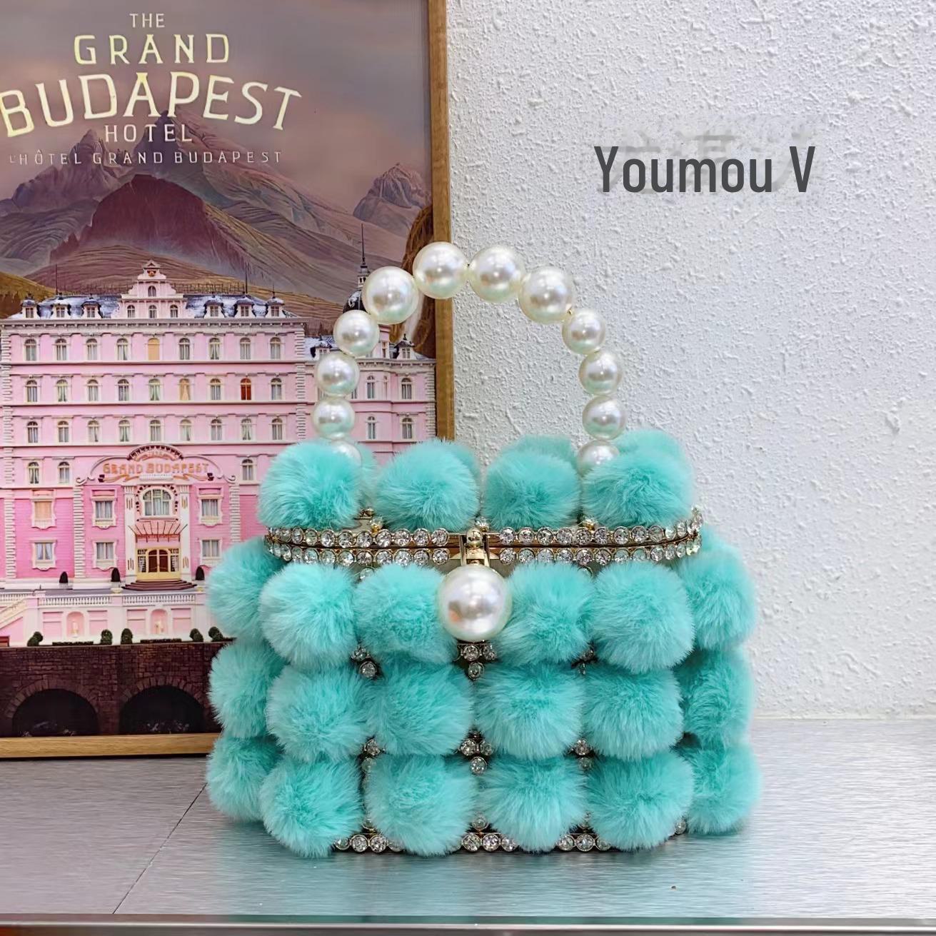 

Сумка-корзина из меха норки с перламутровым узором, стразами и плюшевой птичьей клеткой мятный зеленый