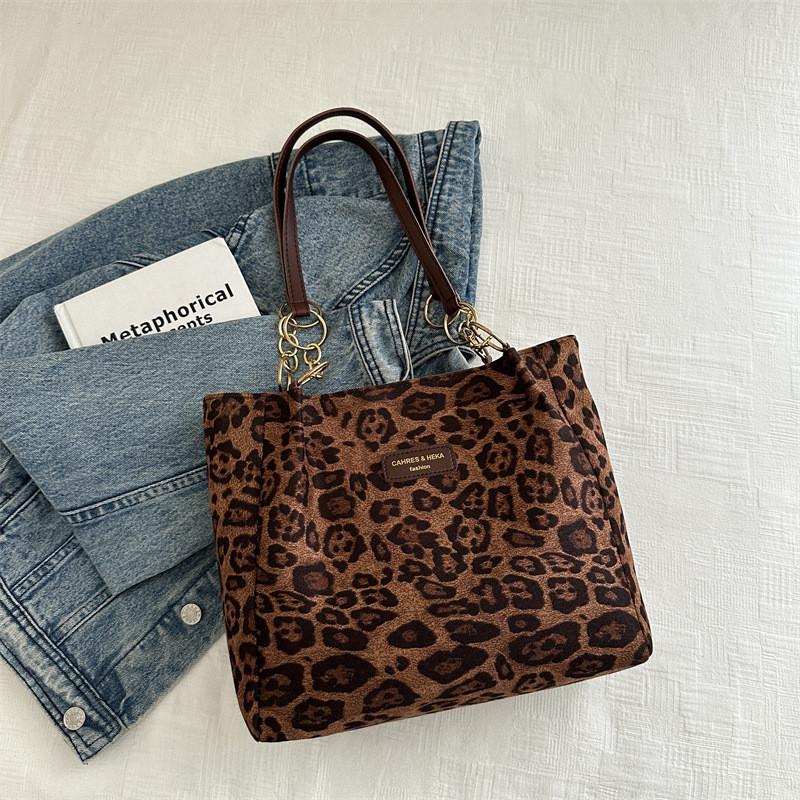 Modern Leopard Print Tote Bag For Women Stylish Daily Use Shoulder Bag With Polyester Lining коричневый