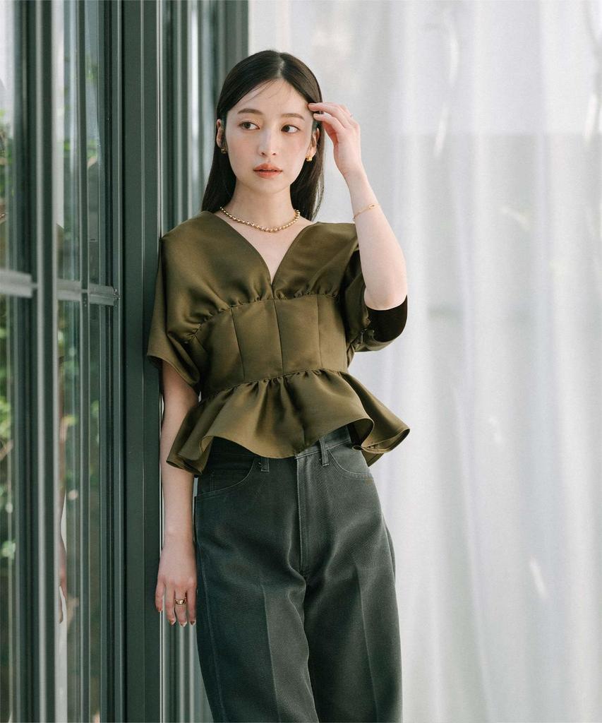 Yours Deep Cropped Ruffle Top BFXN2132 Medium White V-Neck Women's