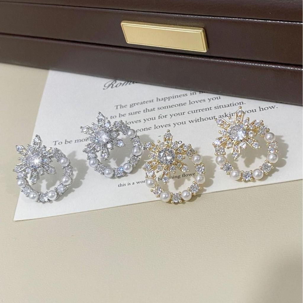 Exquisite Snowflake Zircon Pearl Earrings: Unique Versatile Studs for Women