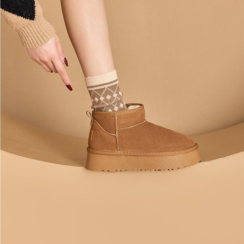 Autumn and winter velvet leather thick-soled snow boots women's velvet thickened large cotton shoes women's winter casual snow cotton