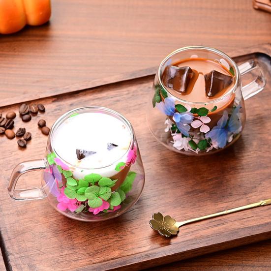 Doppelwandige Kaffeetassen Hochborosilikatglas Tassen mit buntem Blütenblatt-Design Isoliert Hitzebeständig Tee Latte Tassen mit Henkel
