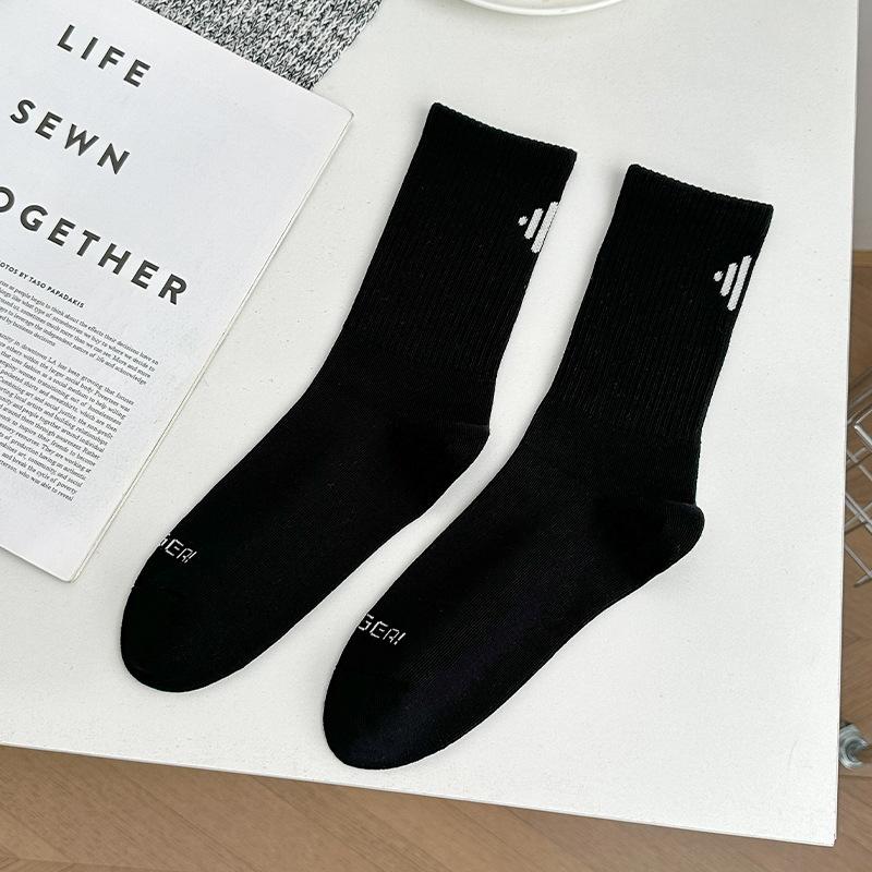 

Мужские спортивные носки для осени и зимы, хлопковые носки до середины икры, влагоотводящие и устойчивые к запаху, символ мужского стиля, баскетбольные носки, деловые носки 1 pair чёрный