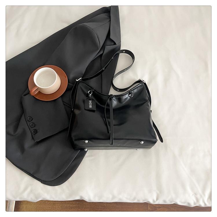 

Casual Lazy Wind Large Capacity Tote Bag 2025 Retro Casual Underarm Bag Versatile Shoulder Crossbody Bag Tide