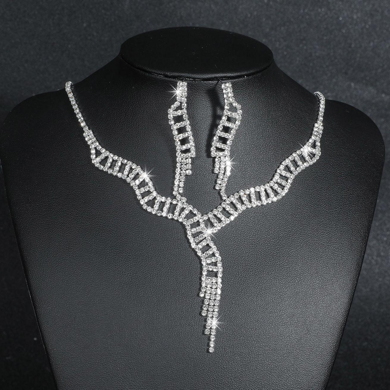 Премиальный набор из двух предметов: ожерелье и серьги с блестящими кристаллами