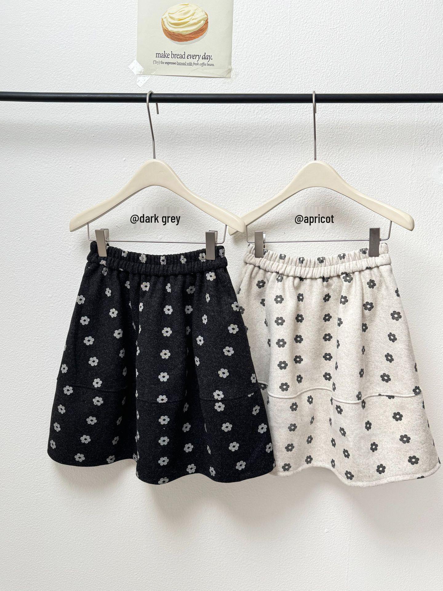 

Floral Woolen A-Line Mini Skirt – College Style, Elastic Waist, Slimming, Versatile, Thickened for Autumn and Winter. One Size темно-серого