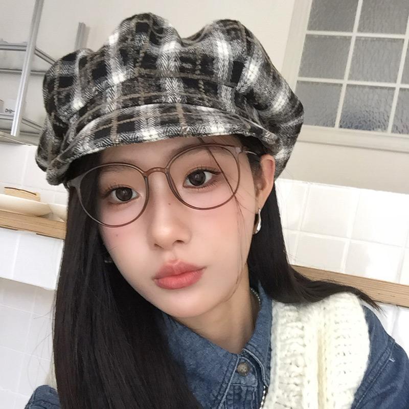 Retro plaid star horn beret women's versatile face small bud painter hat big head circumference hat