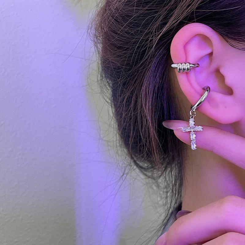 

2023 High-End Asymmetrical Zircon Ear Clip Earrings - No Piercing Needed