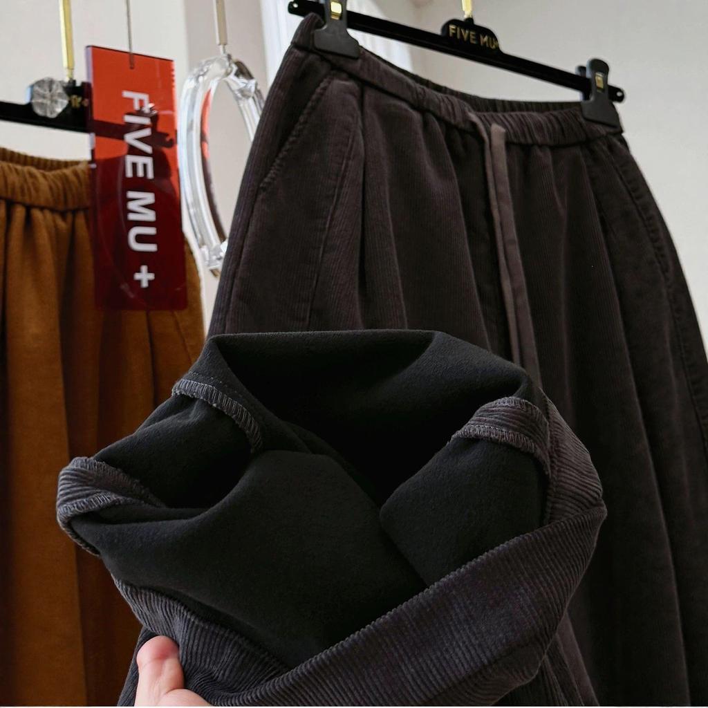 Women's Wide-Leg Corduroy Pants - Elastic Waist, Velvet-Lined, Casual Straight Cut for Autumn/Winter.