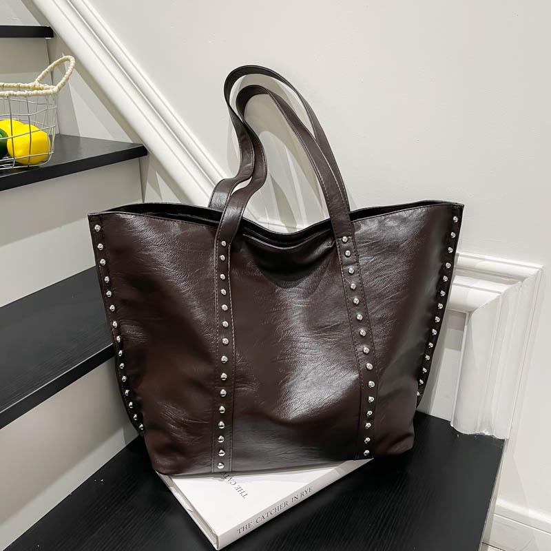 Popular Big Bag 2026 New Large-capacity Retro Wind Rivet Tote Bag Fashionable One-shoulder Underarm Bag Women
