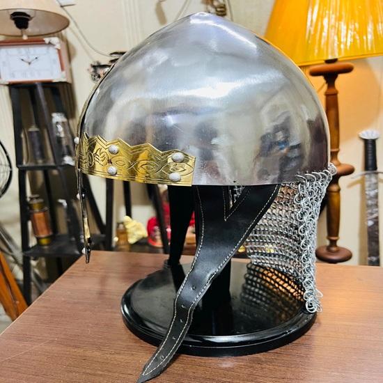 Normannischer Nasenhelm mit Ständer Replik Authentische Mittelalterliche Kampf Rüstung Handgefertigter Wikingerhelm für Historische Ritter