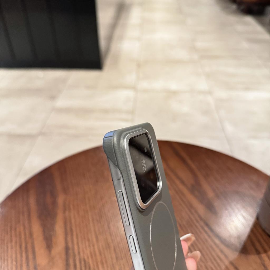 PC Borderless Leather Pattern Fine Ring Magnetic Attraction Is Suitable for Xiaomi Xiaomi15Pro Mobile Phone Case Xiaomi15 Protective Case