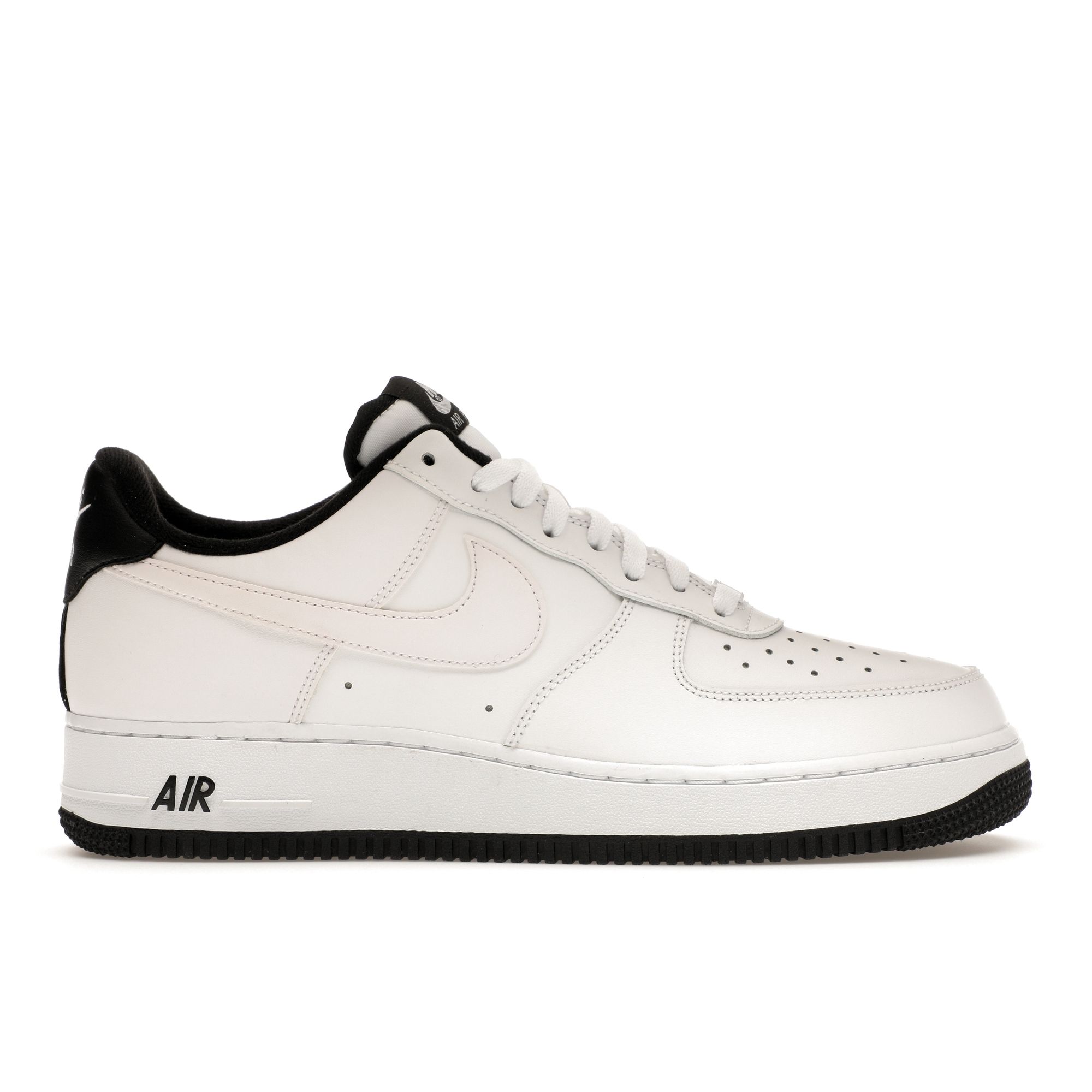 

Nike Air Force 1 07 Белые черные мужские кроссовки CD0884-100