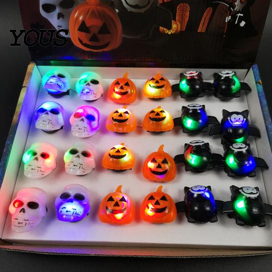 Bague sur le thème d'Halloween Anneaux LED, Anneaux de Doigt Lumineux Jouet pour Enfants Adultes, Décoration de Fête Effrayante Citrouille Fantôme Globule Oculaire Cadeaux Lumineux Friandises