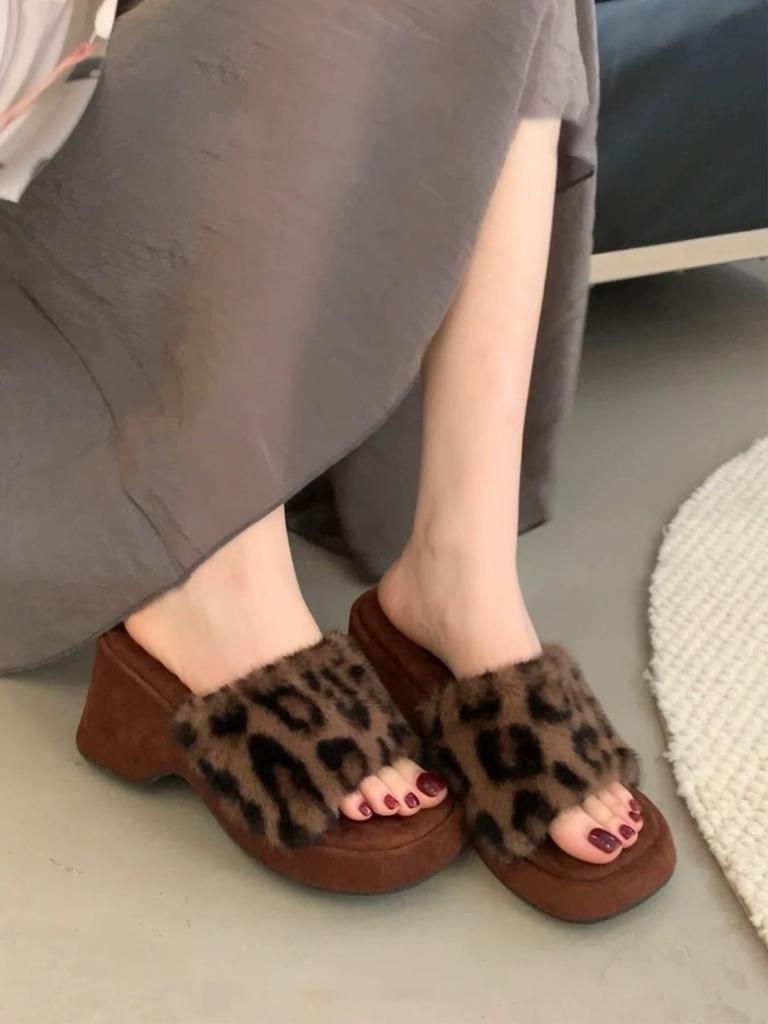 Spot thick bottom height increase small man fluffy slippers female autumn and winter gentle fairy wind cool slippers one word slippers female