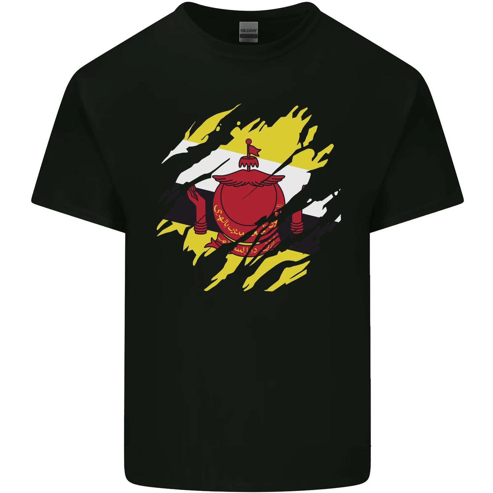 

Torn Brunei Flag Bruneian Day Football Kids T-Shirt Childrens 2XL