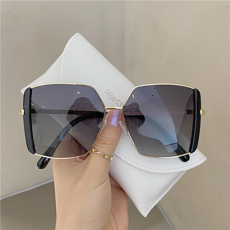 Square Large Frame Vintage Elegant Ladies Fashion Sunglasses Ins Perfect for Daily Vacation Beach Accessories