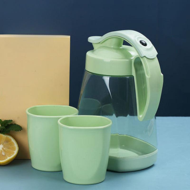 3ks/5ks Sada náhodné barvy Jednoduchá uzavřená plastová láhev na studenou vodu Vodní sada Džusový džbán Kreativní lisovací láhev na vodu