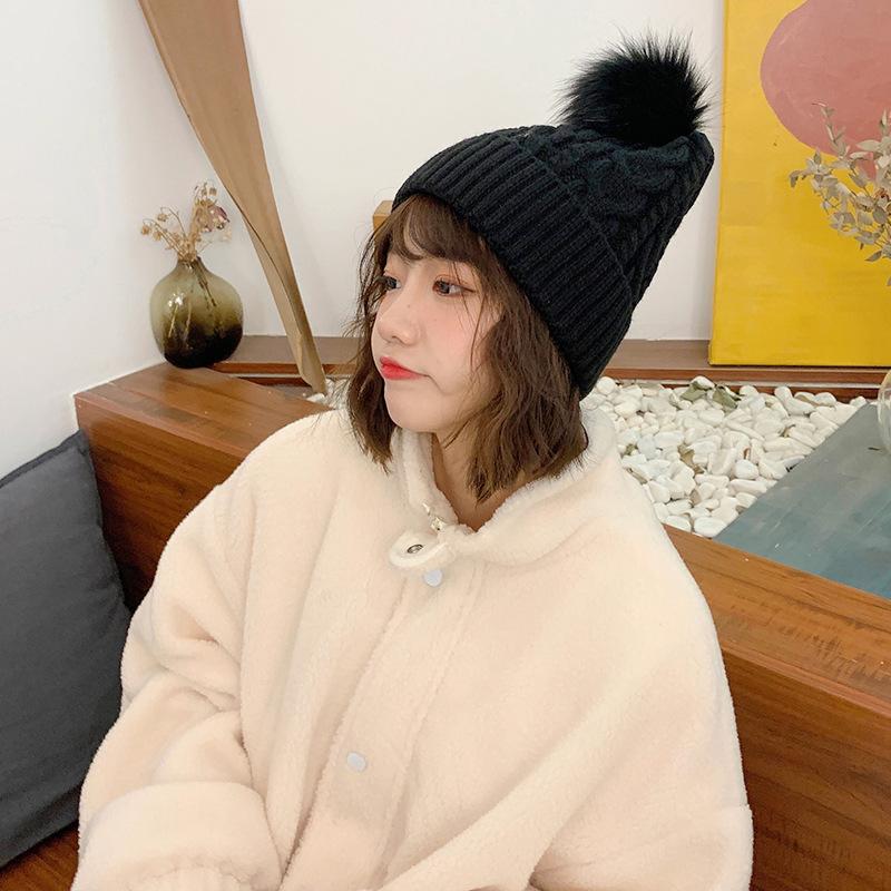 

Red Christmas twisted hairball knitted hat winter imitation cashmere warm adult cold hat woman чёрный