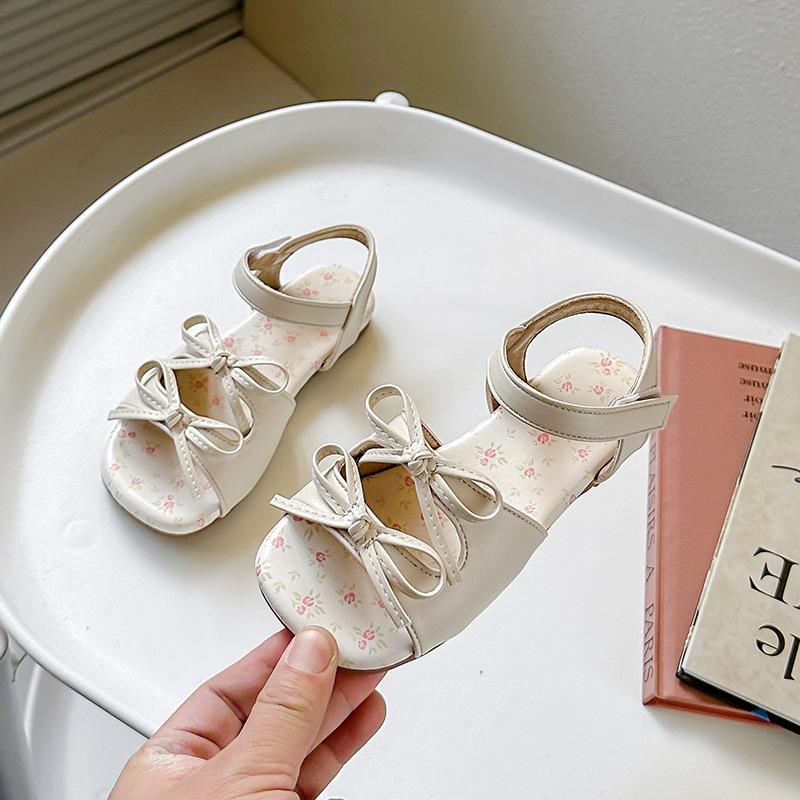 New Sandals Fashion Comfort Simple Girl Shoes Sweet Beach Soft Princess Shoes Flat  Exquisite Sweet Soft Anti Slip Kid Sandals