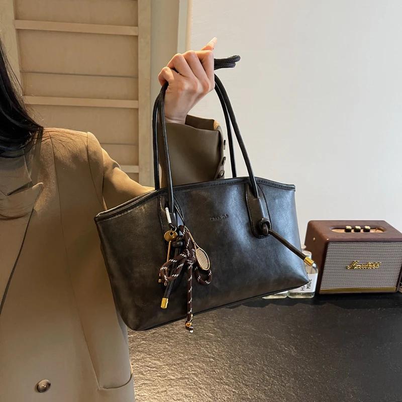 Retro PU Leather Shoulder Bags for Women Fall Winter Trend Female Purses Handbags High Quality Tote Underarm Bag with Pendant