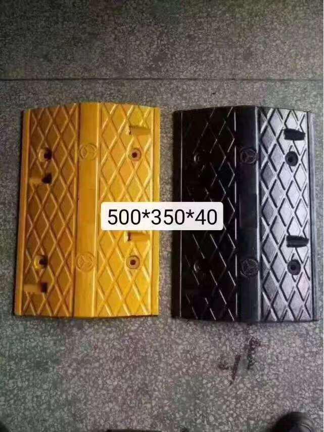 Rubber Speed Bump Curb Ramp Mat for Road, Parking, and Doorway Use