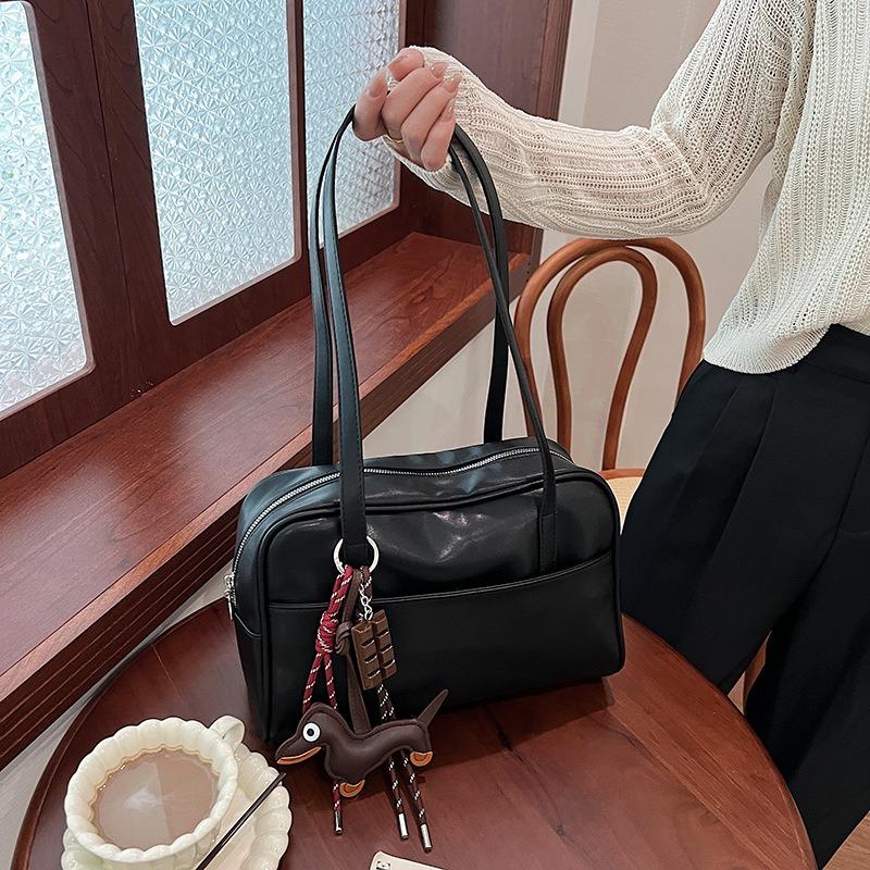 Simple bowling bag women's new large-capacity retro commuting design single shoulder pillow bag