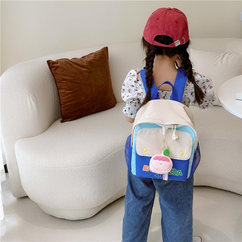 Kolorowy płócienny plecak przedszkolny z uroczym wzorem liter dla dzieci