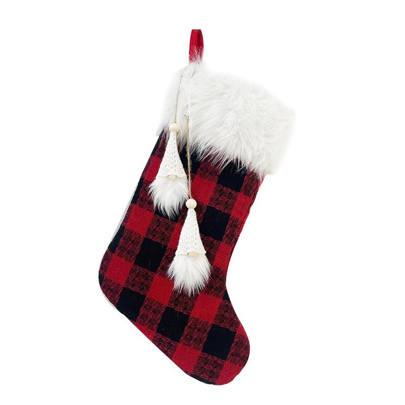 Plaid Christmas Stockings with Tassels: Red & Black Plush Ornaments красный