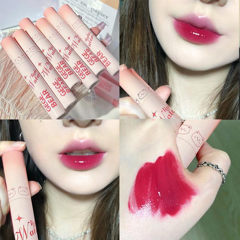 

Водно-глянцевая зеркальная глазурь для губ увлажняет пухлые губы и предотвращает окрашивание помады, блеска для губ и блеска для губ.