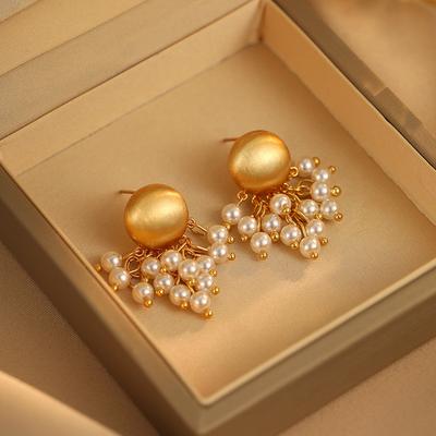 Boucles d'oreilles frangées en perles rétro françaises pour femmes Mode Design de niche unique Sens du design Boucles d'oreilles haut de gamme Personnalité Boucles d'oreilles personnalisées